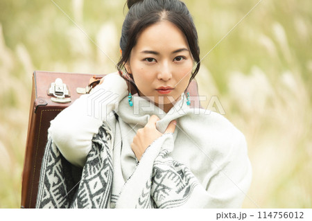 若い女性ポートレート 若い女性ポートレート 114756012