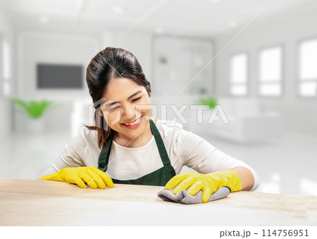 Asian housekeeper wear gloves apron Asian housekeeper wear gloves apron 114756951