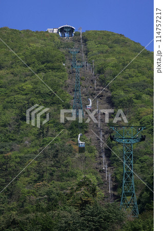 別府高原駅と鶴見山上駅を結ぶ別府ロープウェイ 114757217