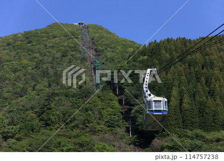 別府高原駅と鶴見山上駅を結ぶ別府ロープウェイ 114757238