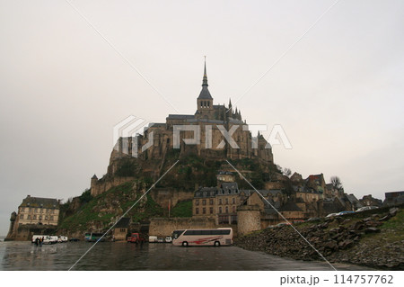 モン・サン・ミッシェルの全景 モン・サン・ミッシェルの全景 114757762