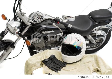 バイクの安全装備 ヘルメットとグローブとメッシュライダーズジャケット バイクの安全装備 ヘルメットとグローブとメッシュライダーズジャケット 114757933