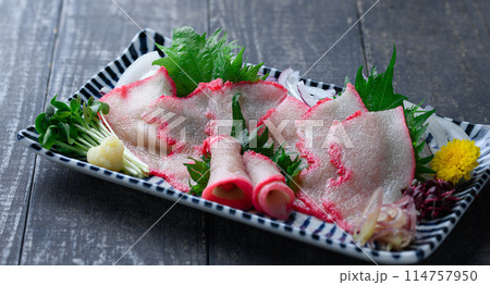 ミンク鯨 ベーコンスライス 和歌山県 太地町 郷土料理 おしゃれな鯨の箸置き（黒背景） 114757950
