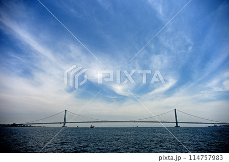 海上から見た明石海峡大橋 海上から見た明石海峡大橋 114757983
