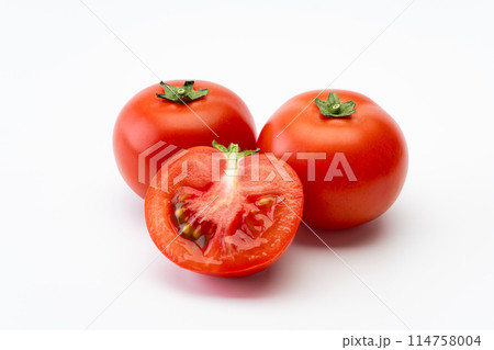 ハーフカットのトマトの断面 114758004