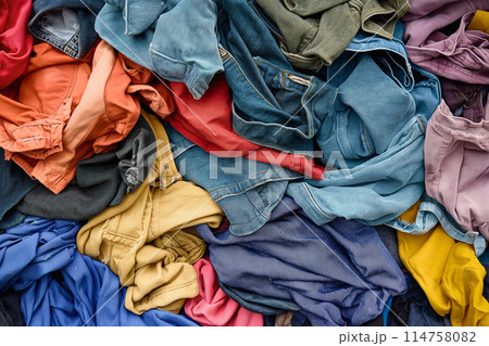 たくさんの古着・リサイクル 114758082