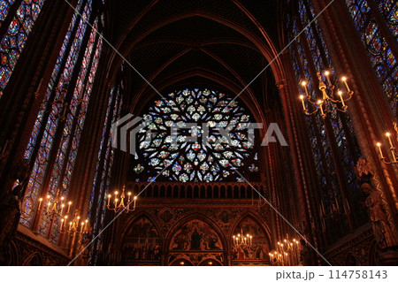 サント・シャペル寺院のステンドグラス 114758143