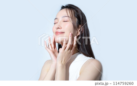 女性のポートレート　ビューティーイメージ 114759260