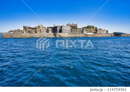 長崎 軍艦島 海上からの景観 長崎 軍艦島 海上からの景観 114759361