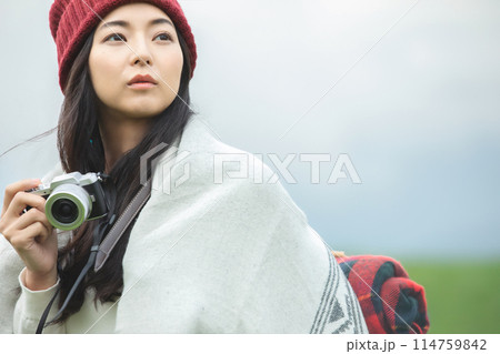 写真を撮る女性 写真を撮る女性 114759842