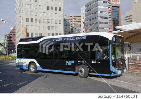 神戸を走る水素バス 114760331