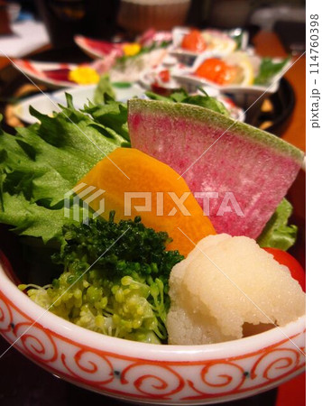 下田の旅館で食べる「旬の野菜の盛り合わせ」 下田の旅館で食べる「旬の野菜の盛り合わせ」 114760398