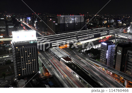 真夜中のJR新大阪駅と新御堂筋俯瞰(大阪市淀川区) 真夜中のJR新大阪駅と新御堂筋俯瞰(大阪市淀川区) 114760466
