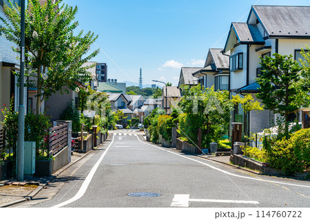 自然に恵まれた多摩ニュータウンの閑静な住宅街 自然に恵まれた多摩ニュータウンの閑静な住宅街 114760722