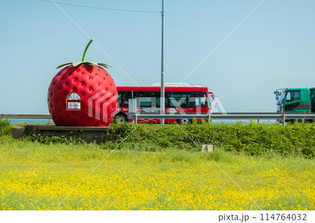フルーツバス停 イチゴのバス停【長崎県諫早市小長井町】 114764032