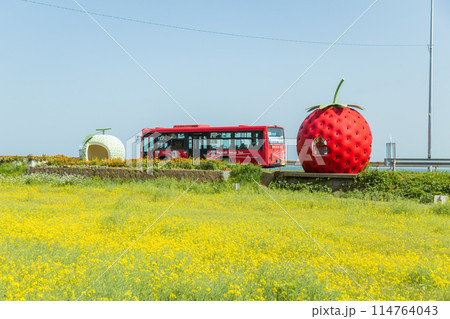 フルーツバス停 イチゴとメロンのバス停【長崎県諫早市小長井町】 114764043
