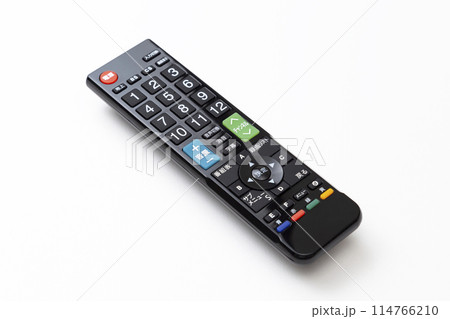 白背景にテレビのリモコン 114766210