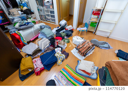 断捨離　衣替え 片づけ 114770120