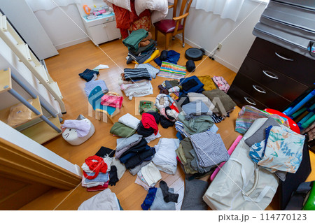 断捨離　衣替え 片づけ 114770123