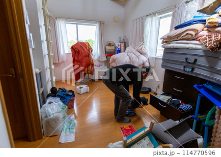 断捨離　衣替え 片づけ 114770596