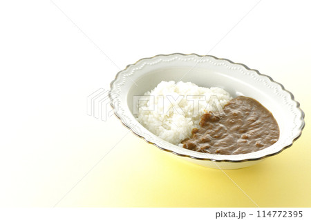 シンプルなカレーライスの単品撮影 シンプルなカレーライスの単品撮影 114772395