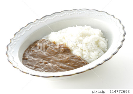 シンプルなカレーライスを白背景で単品撮影 シンプルなカレーライスを白背景で単品撮影 114772698