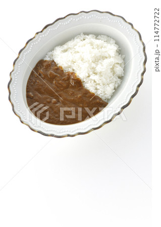 シンプルなカレーライスを白背景で単品撮影 シンプルなカレーライスを白背景で単品撮影 114772722