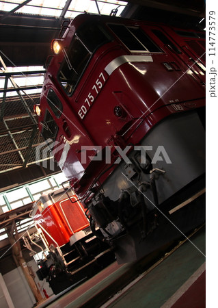 会津若松運輸区にやってきたED75-757とDE10-1124(@撮影会)_2024/4/13撮影 114773579