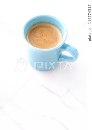 エスプレッソと牛乳を混ぜたカフェ・ラッテ 114774517