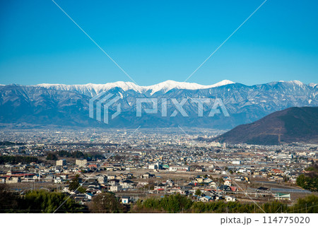 南アルプスを望む甲府盆地の絶景 南アルプスを望む甲府盆地の絶景 114775020