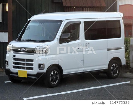 白い軽自動車(ダイハツ・アトレー 6代目) 白い軽自動車(ダイハツ・アトレー 6代目) 114775525
