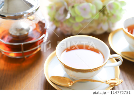 紅茶とティーポット 114775781