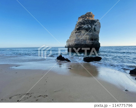 Beautiful seascape with beach, cliffs and ocean. Ferragudo, Portugal Beautiful seascape with beach, cliffs and ocean. Ferragudo, Portugal 114775796