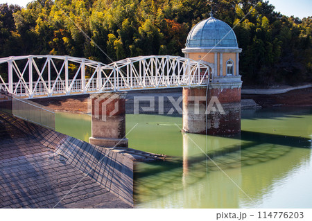 多摩湖取水塔 114776203