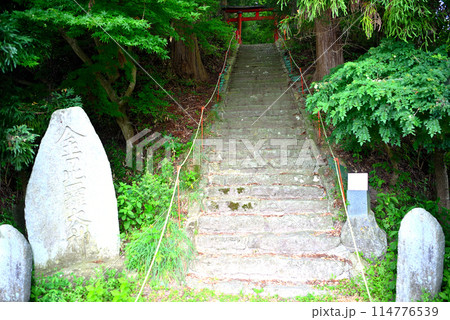 東北・遠野・新里の愛宕神社・和尚の姿になり火事を消した逸話が残る愛宕様の神社・岩手県遠野市(1) 東北・遠野・新里の愛宕神社・和尚の姿になり火事を消した逸話が残る愛宕様の神社・岩手県遠野市(1) 114776539