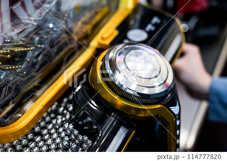 パチンコ台 114777820