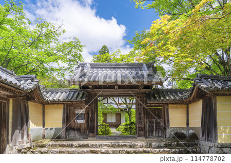 神護寺本坊　山門 114778702