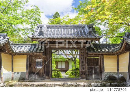 神護寺本坊　山門 114778703