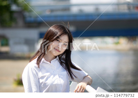 若い女性のポートレート 若い女性のポートレート 114779732