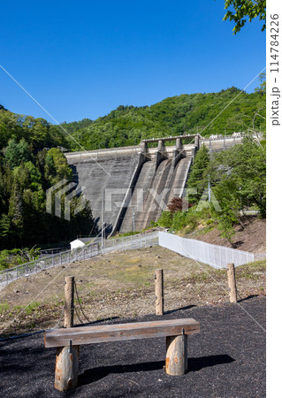 初夏の須田貝ダム　群馬県みなかみ町 114784226