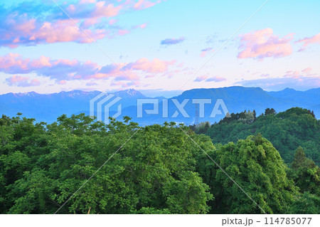谷川連峰 三峰山 赤城高原SAから早朝の風景 谷川連峰 三峰山 赤城高原SAから早朝の風景 114785077