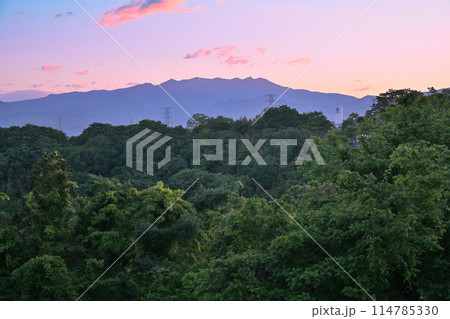 武尊山　山並　赤城高原SAから朝焼けの風景　　　 114785330