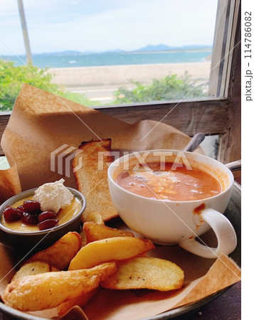 海を見ながらのランチ 海を見ながらのランチ 114786082