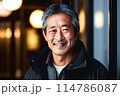 笑顔のシニア男性 114786087