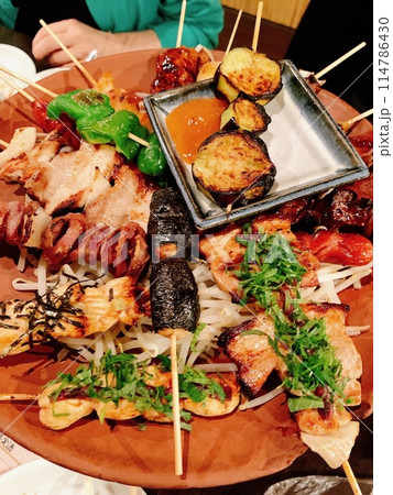 今日の飲み会は焼き鳥 114786430