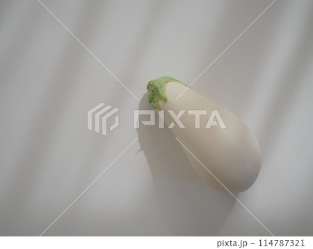 白なす（一個・高知県産） 114787321