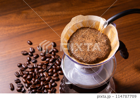 ドリップコーヒーを淹れる 114787709