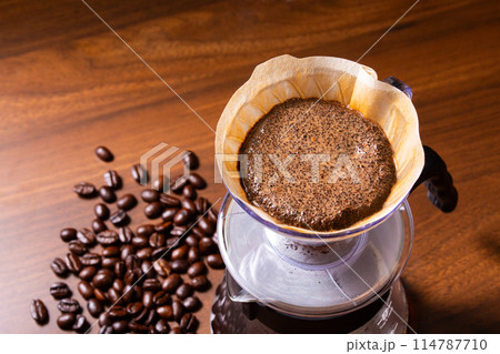 コーヒーを蒸らす コーヒーを蒸らす 114787710