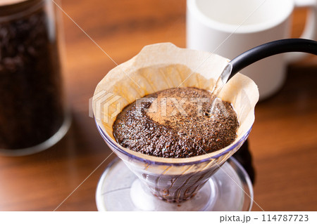 ドリップ コーヒー 114787723
