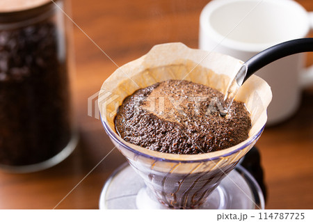 ドリップ コーヒー 114787725